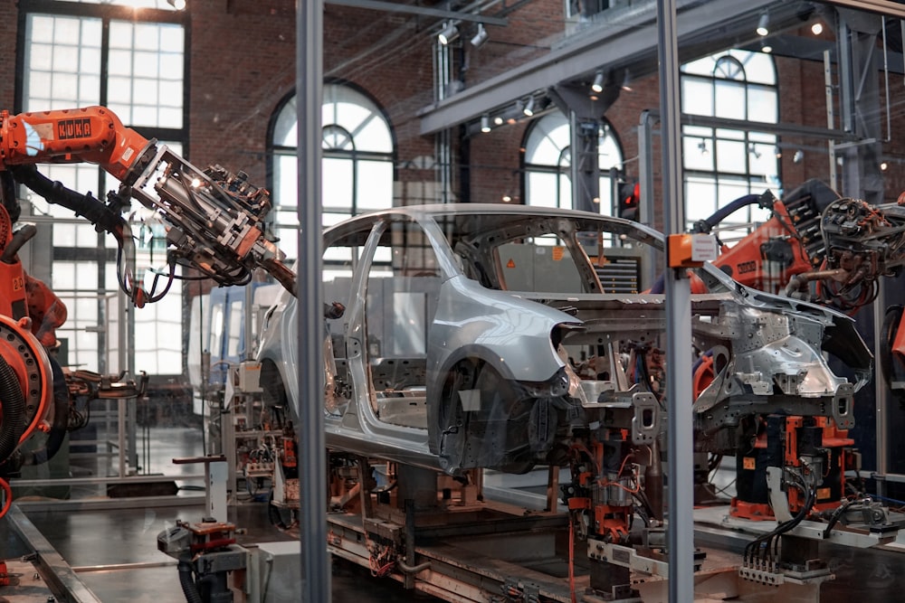 Línea de montaje robotizada de una fábrica de coches